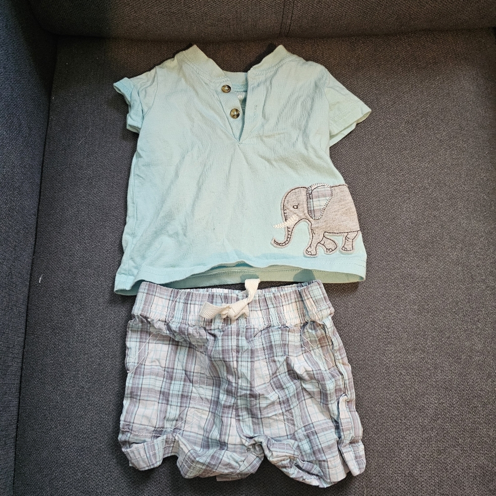 NWOT 3 month Carters Elephant short set
